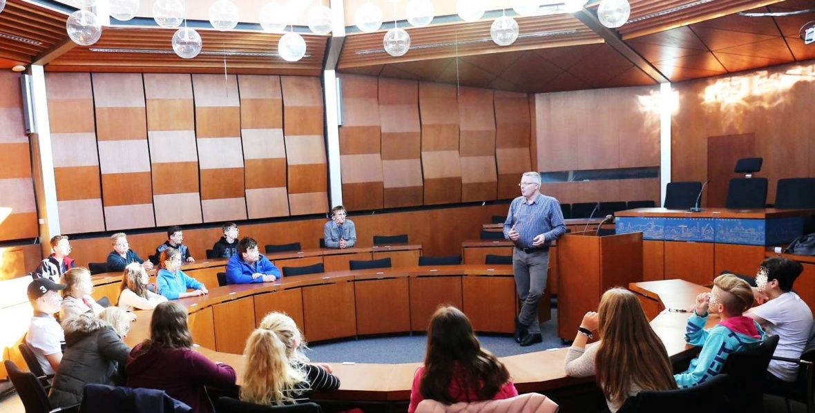 Mit einer Schulklasse im Ratssaal