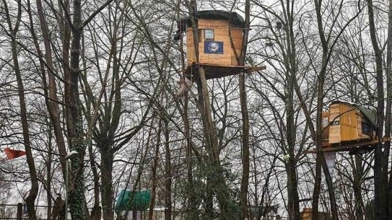 Illegale Bauten auf privatem Grundstück in der Flensburger Bahnhofstraße Illegale Bauten auf privatem Grundstück in der Flensburger Bahnhofstraße