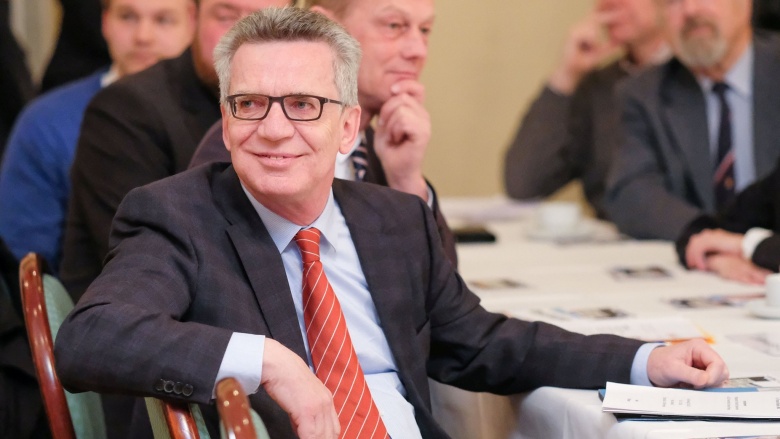 Bundesinnenminister Thomas de Maizière bei einer Veranstaltung in Harrislee