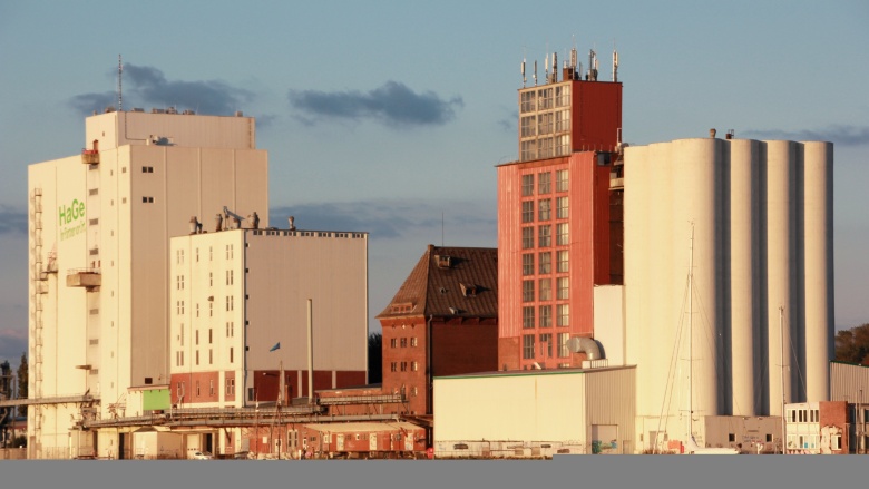 Hafen-Ost-Ansicht mit Silos