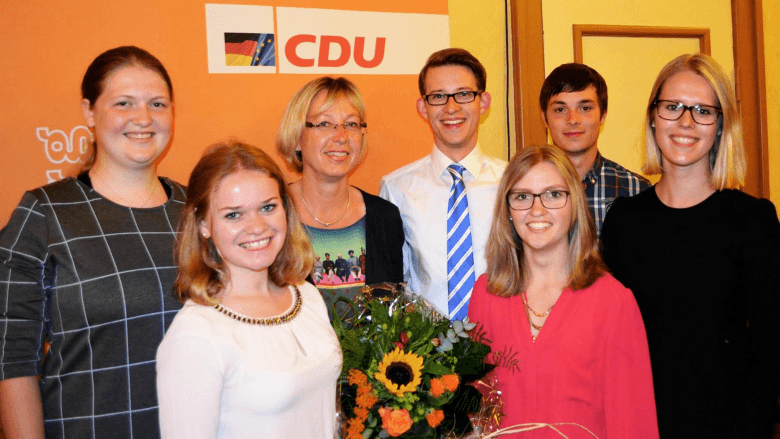 Mitglieder der Jungen Union mit der Kandidatin Petra Nicolaisen Mitglieder der Jungen Union mit der Kandidatin Petra Nicolaisen