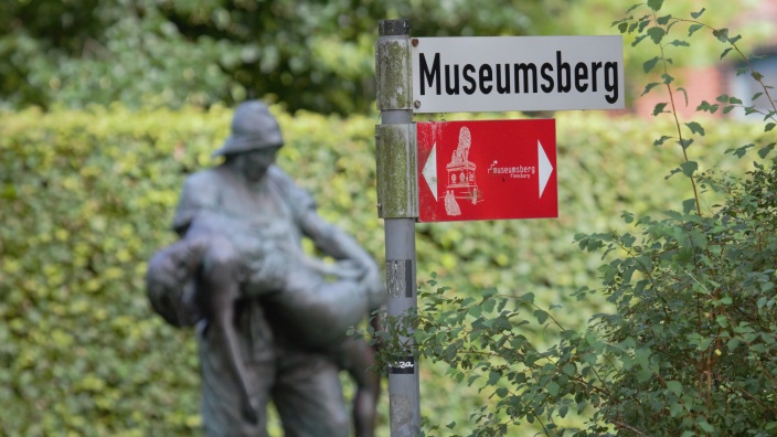 Museumsberg mit Fischerstatue