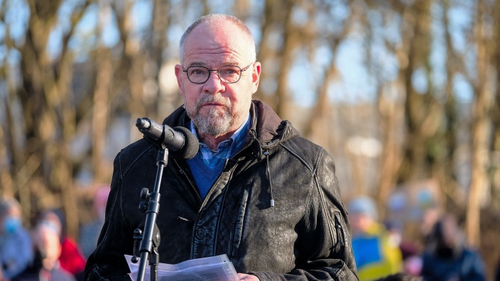 Stadtpräsident Hannes Fuhrig bei der Kundgebung gegen den Ukraine-Krieg